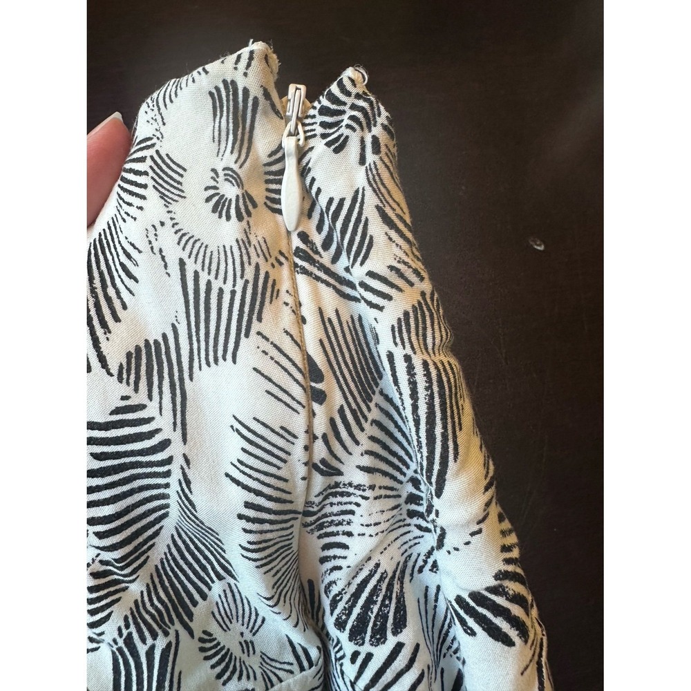 Old Navy Women's Black and White
Dress, Size Medium - Picture 9 of 9